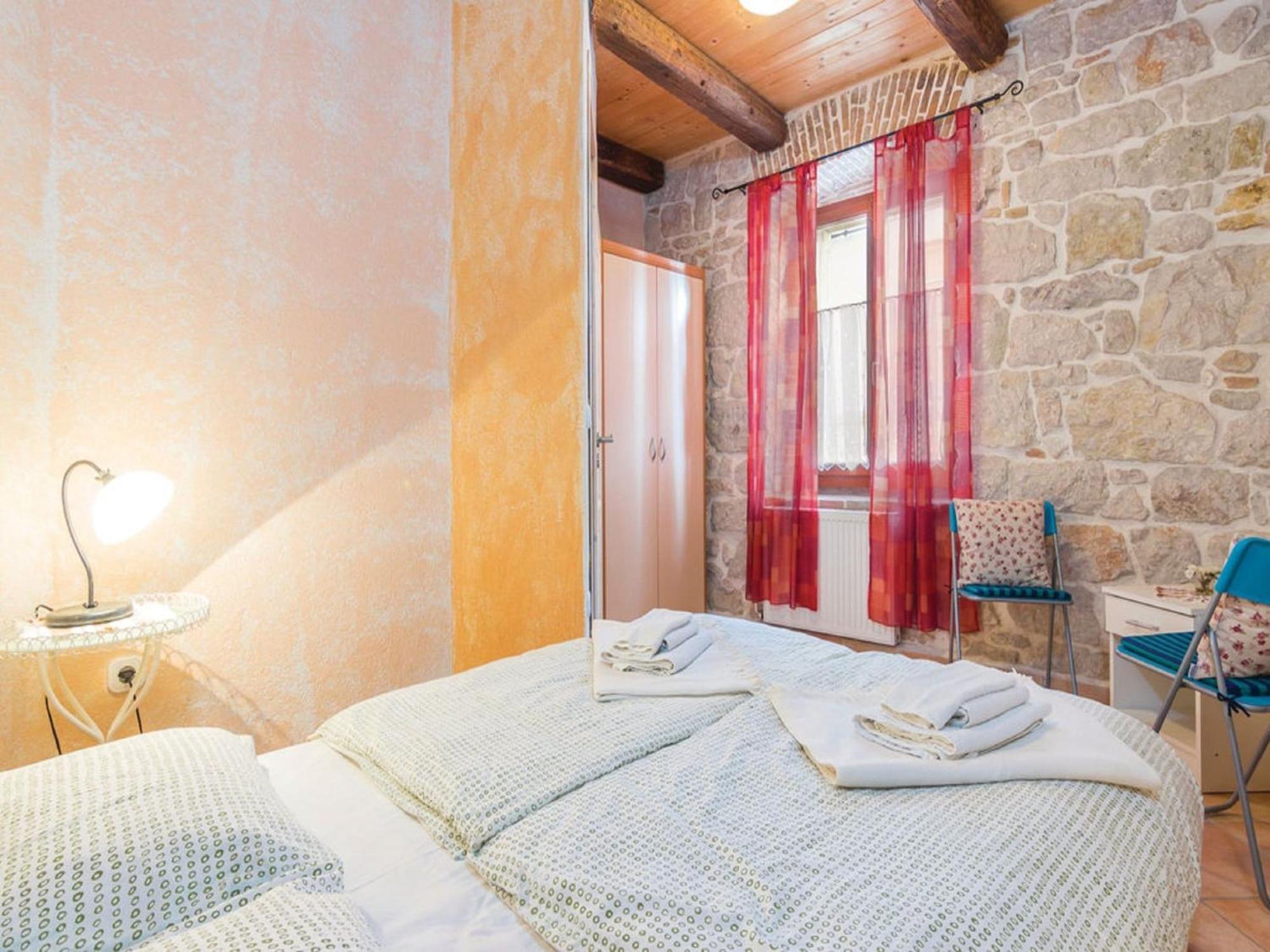 Rustic Holiday Home In Vrsar With Garden Eksteriør bilde